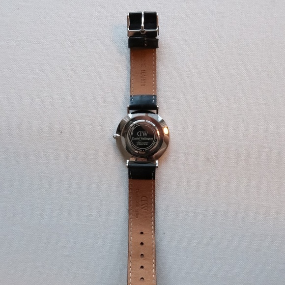 Daniel Wellington Classic Sheffield Watch - Textured black leather band - Picture 3 of 3